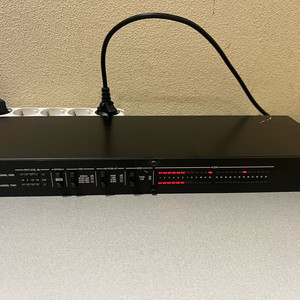 DBX AFS224 하울링 피드백 제어기