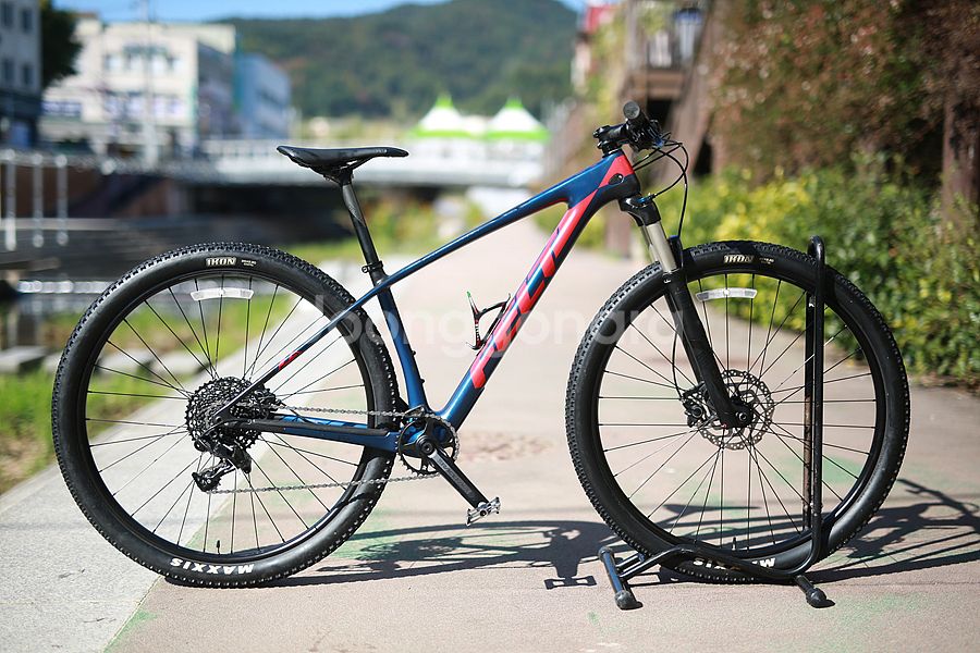 *주행거리 짧음*20년 펠트 *카본 완성차* 16인치-29인치---2