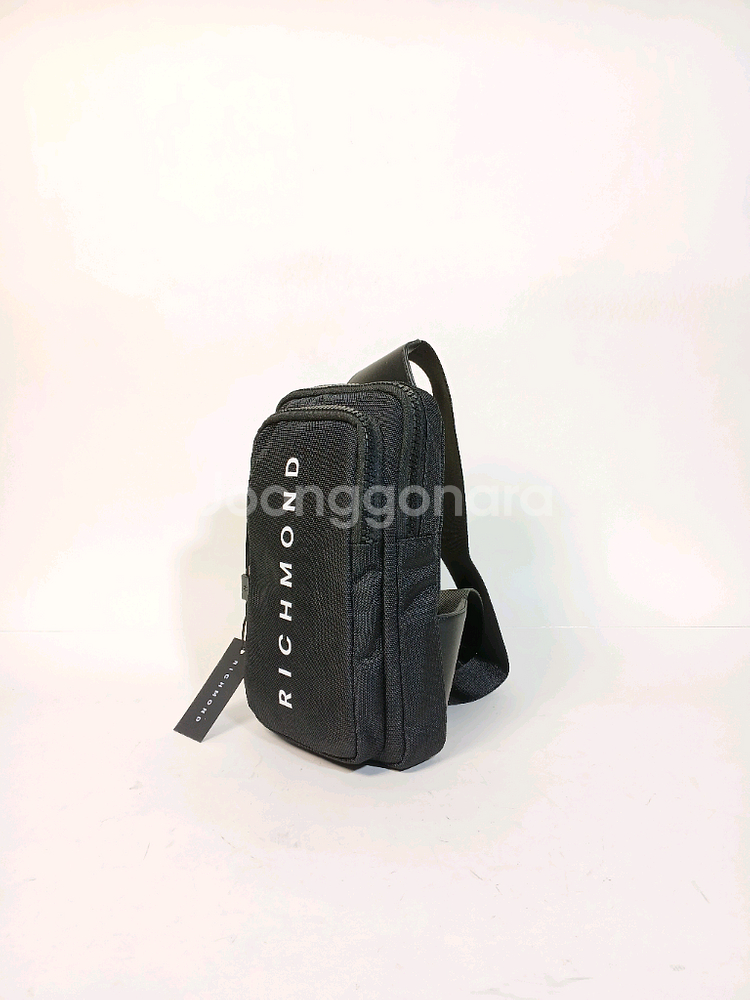 존리치몬드 검정색 나일론 남성 슬링백--1