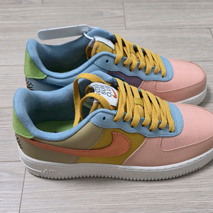 나이키 에어포스1 넥스트 네이처 썬클럽 DQ4531-700 신발 판매합니다.