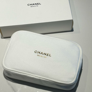새상품 샤넬 뷰티 화이트 파우치