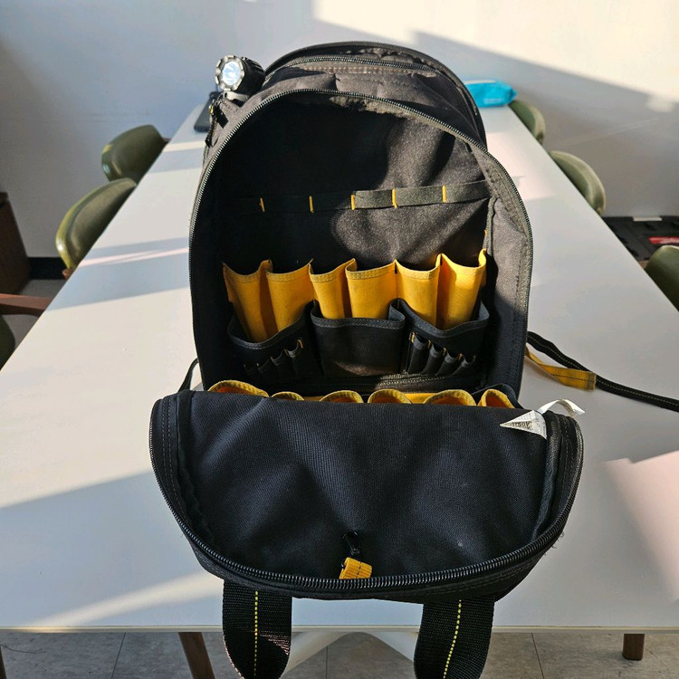 디월트 전동공구 가방 이미지