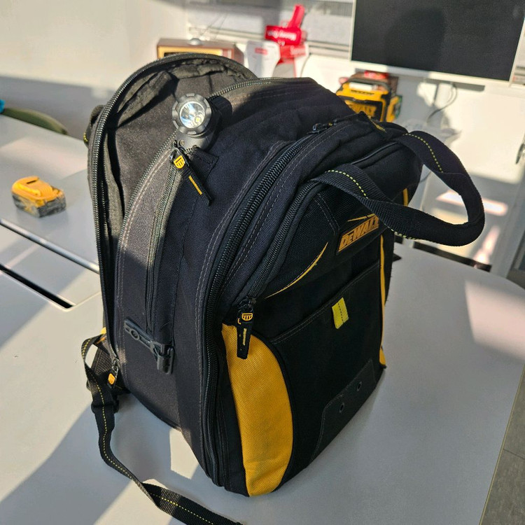 디월트 전동공구 가방 이미지