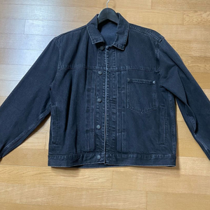 짱구대디 컬래버 CONE 플리츠 데님 트러커 재킷 워시드 블랙