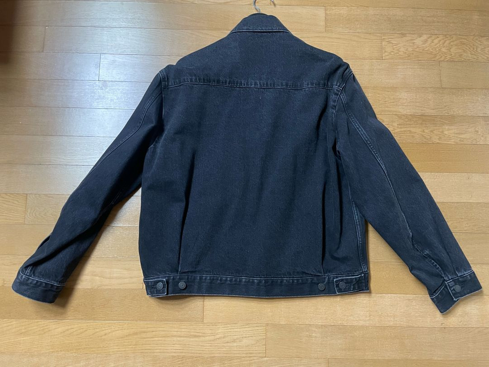 짱구대디 컬래버 CONE 플리츠 데님 트러커 재킷 워시드 블랙--3