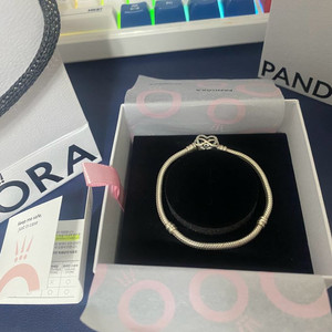 판도라 팔찌 (정품) 풀박스 팝니다.