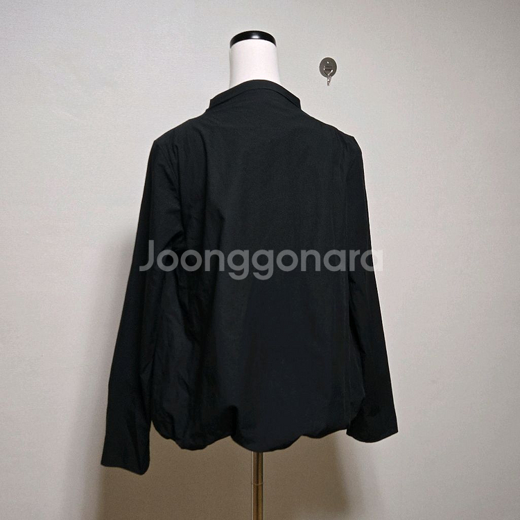 코스 드레이프 넥 블라우스--1