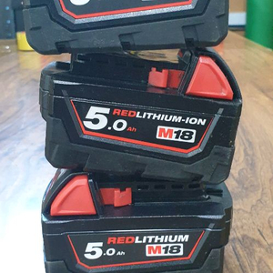 밀워키 M18 5Ah 배터리 3개