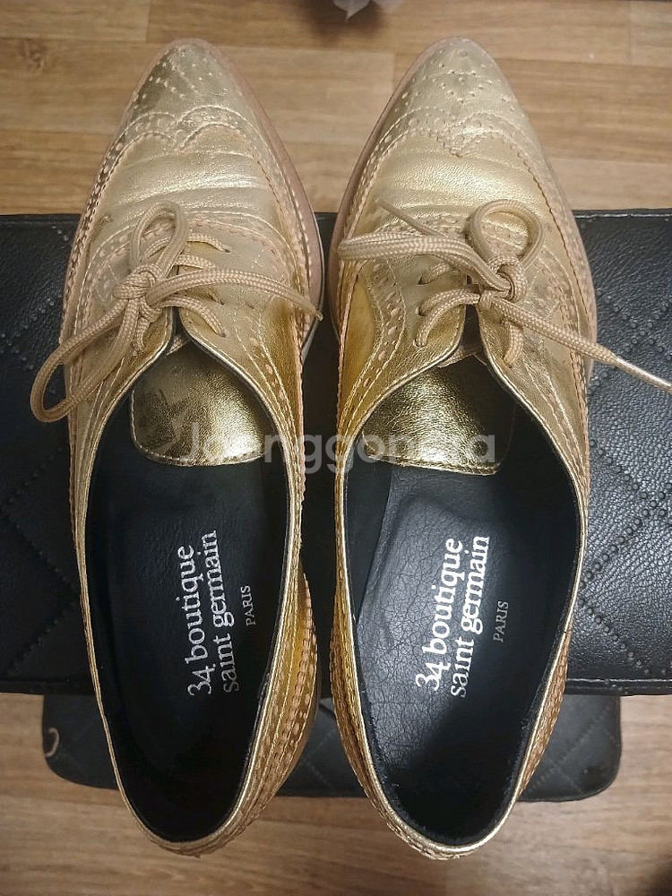 황금색 여자신발 225짜리 만원에 급처--0