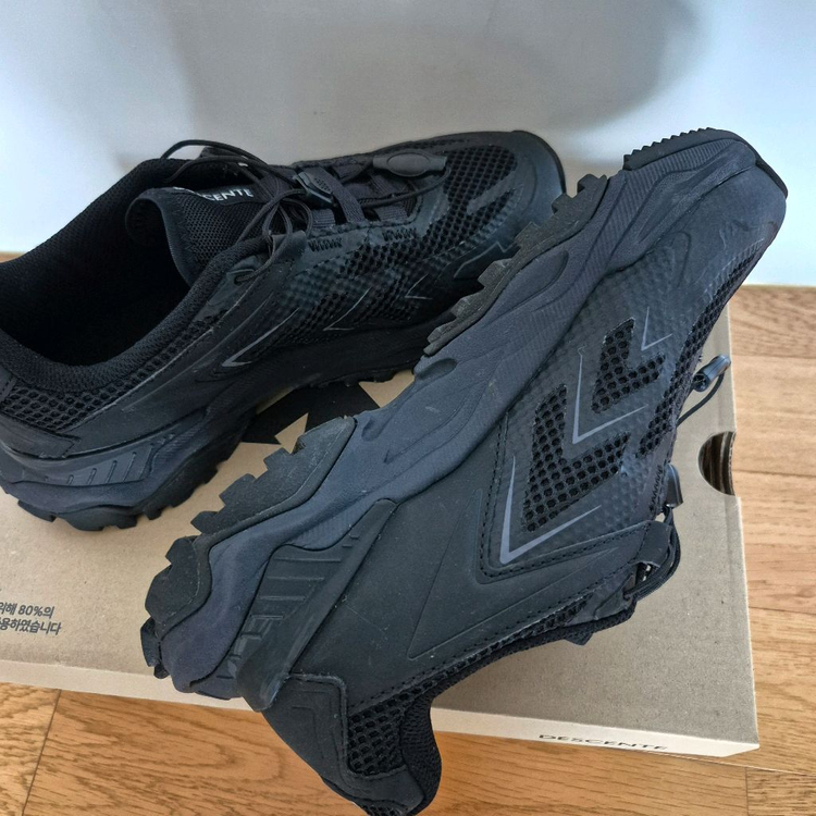 데상트 와이어 운동화 블랙 235 이미지