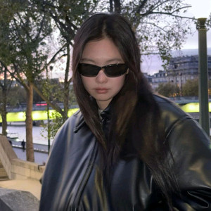 블랙핑크 제니 선글라스 차정원 러닝 레이밴 대디오 오클리 고글 아이자켓