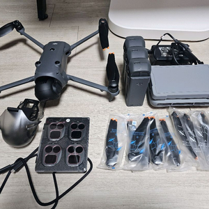 DJI 매빅 4 프로 크리에이터 콤보 + 케어 리프레쉬 1년 가입