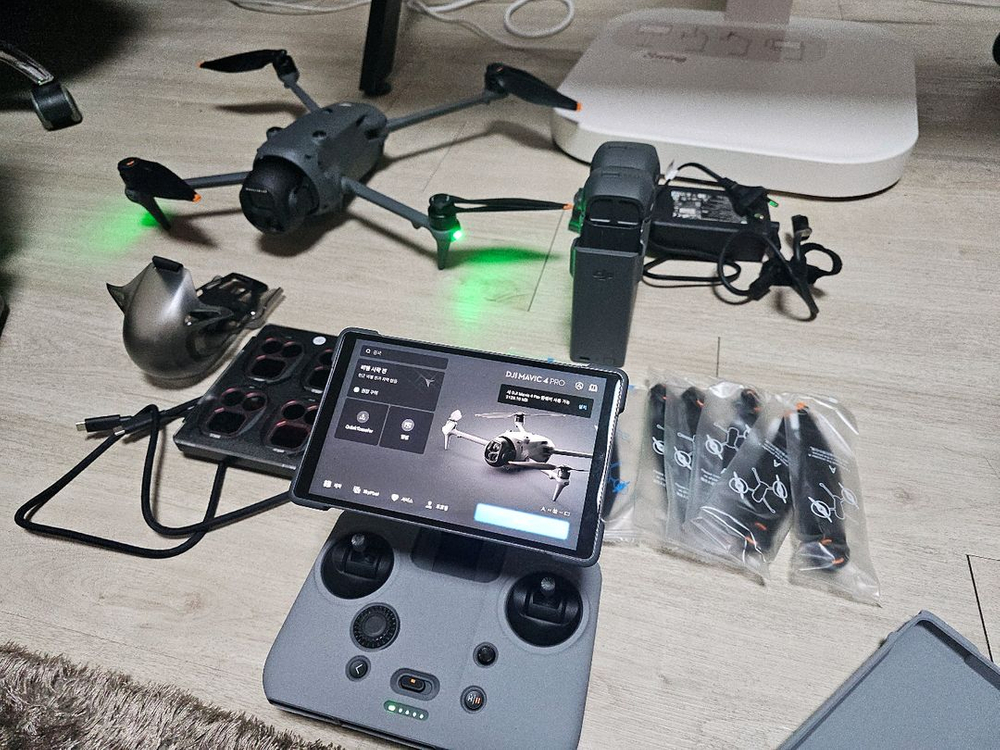 DJI 매빅 4 프로 크리에이터 콤보 + 케어 리프레쉬 1년 가입--1