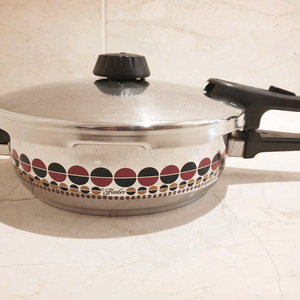 휘슬러 4L 압력밥솥 팝니다