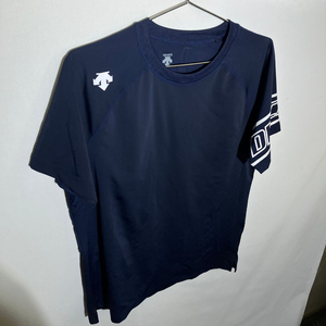 100)데상트 반팔 래시가드