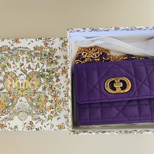 디올 작인 백입니다. 카드지갑 어린이지갑 새상품입니다 이미지