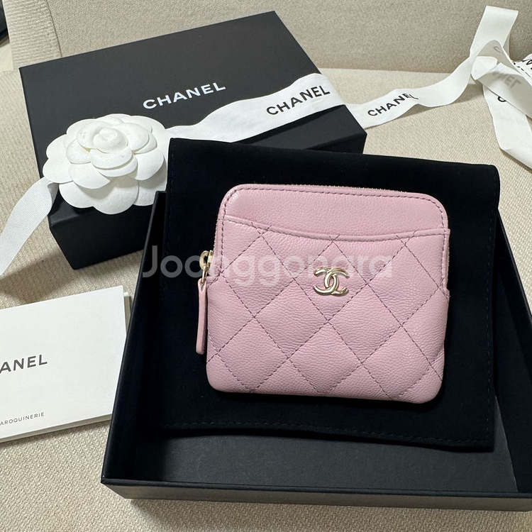 샤넬 클래식 캐비어 지퍼 카드지갑 새제품 AP2061--0