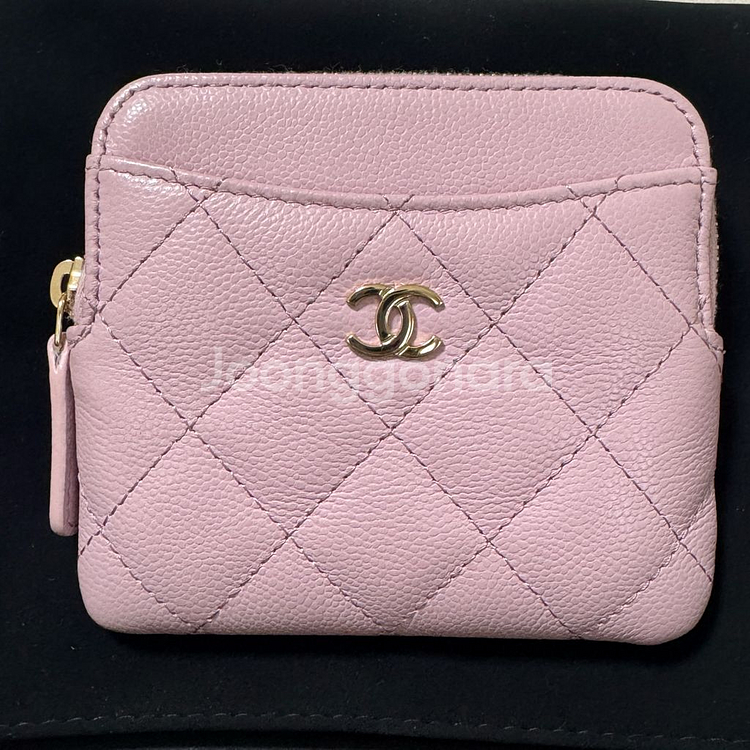 샤넬 클래식 캐비어 지퍼 카드지갑 새제품 AP2061--1