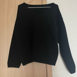 블랙 브이넥 니트 55-77