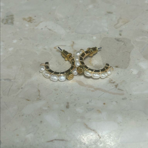 한섬 SJSJ 펄 하프 후프 귀걸이 반값택포