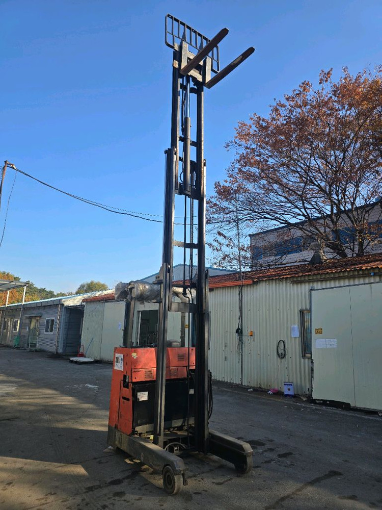 대우 1.8톤 전동 수동 입식 지게차 3단 5.5m가능 밧데리 교체 이미지