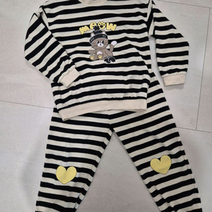 택배포함 새상품수준 2025신상 내복 130사이즈 로토토베베 실내복 내복 활동복 잠옷