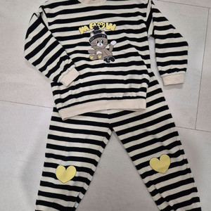 택배포함 새상품수준 2025신상 내복 130사이즈 로토토베베 실내복 내복 활동복 잠옷