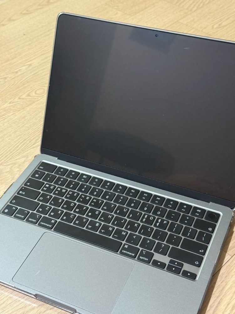 맥북 에어 M3 13인치 스페이스그레이 이미지