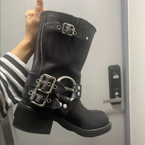 미우미우 바이커부츠 미들부츠