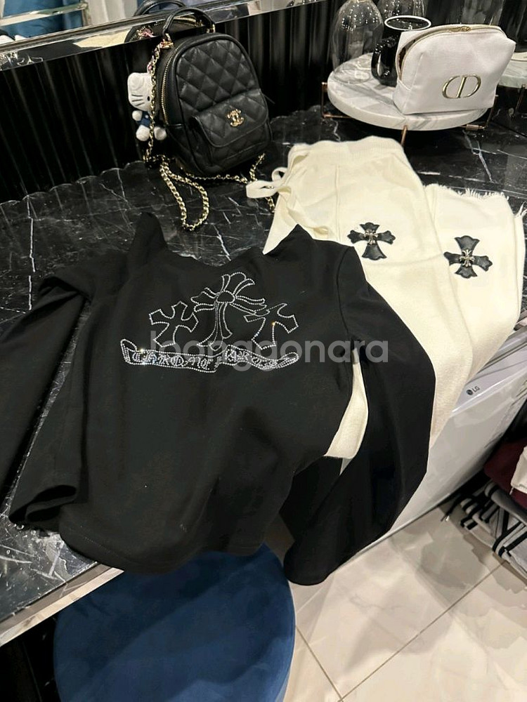 수입의류 연말룩 긴팔티 십자가 큐빅티셔츠 (새상품)--2