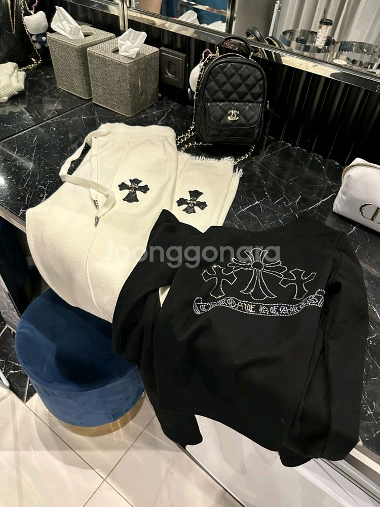 수입의류 연말룩 긴팔티 십자가 큐빅티셔츠 (새상품)--1