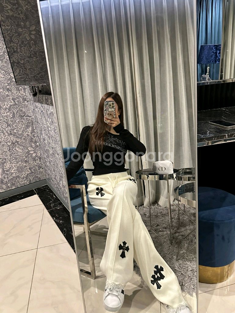 수입의류 연말룩 긴팔티 십자가 큐빅티셔츠 (새상품)--4