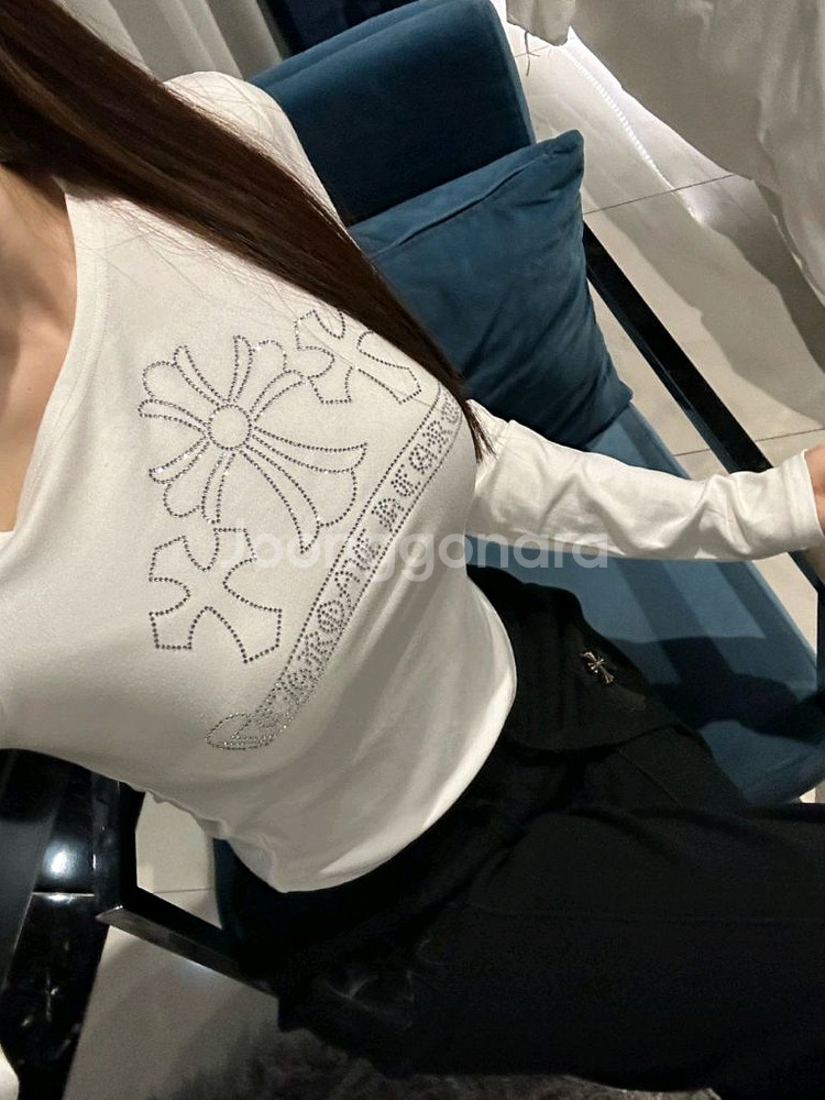 수입의류 연말룩 긴팔티 십자가 큐빅티셔츠 (새상품)--3