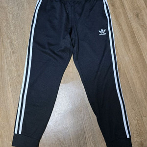아디다스 슈퍼스타 조거 앵클 트랙팬츠 블랙 M 팝니다