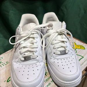 나이키 에어포스1 07 로우화이트 240