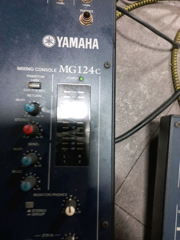 야마하 MG124C 믹싱콘솔 이미지