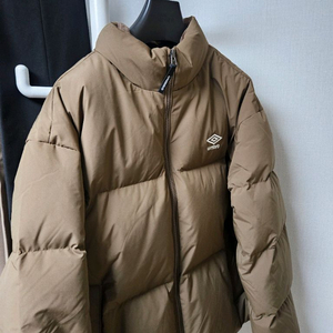 엄브로 숏패딩 브라운 105 팝니다 25fw