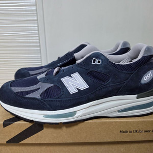 뉴발란스 991v2 네이비 새제품 285 판매합니다