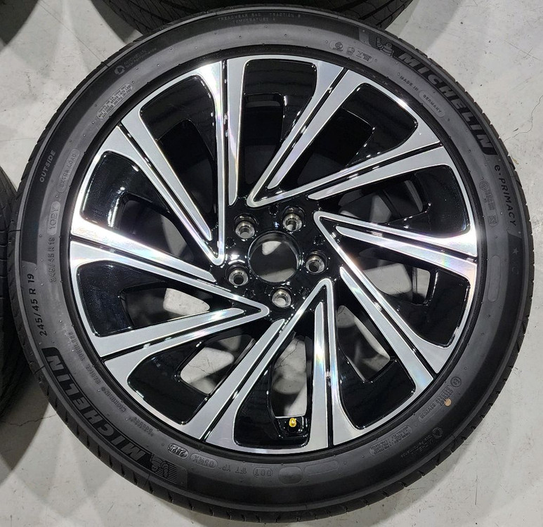 벤츠 W214 E300 익스클루시브 19인치 휠타이어, 미쉐린타이어 이미지