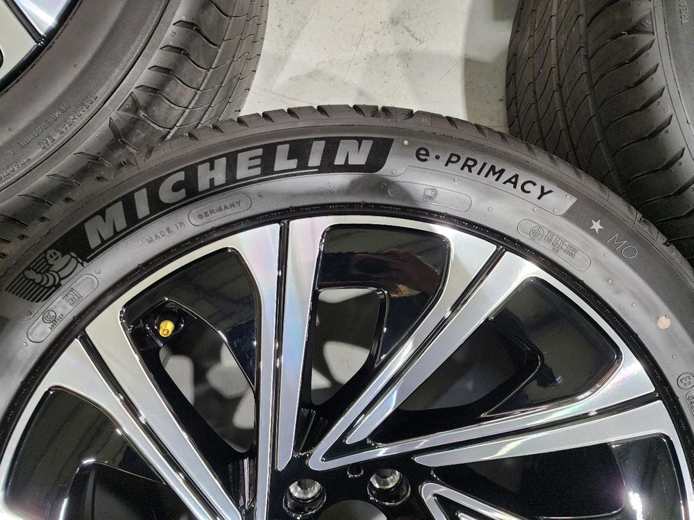 벤츠 W214 E300 익스클루시브 19인치 휠타이어, 미쉐린타이어 이미지