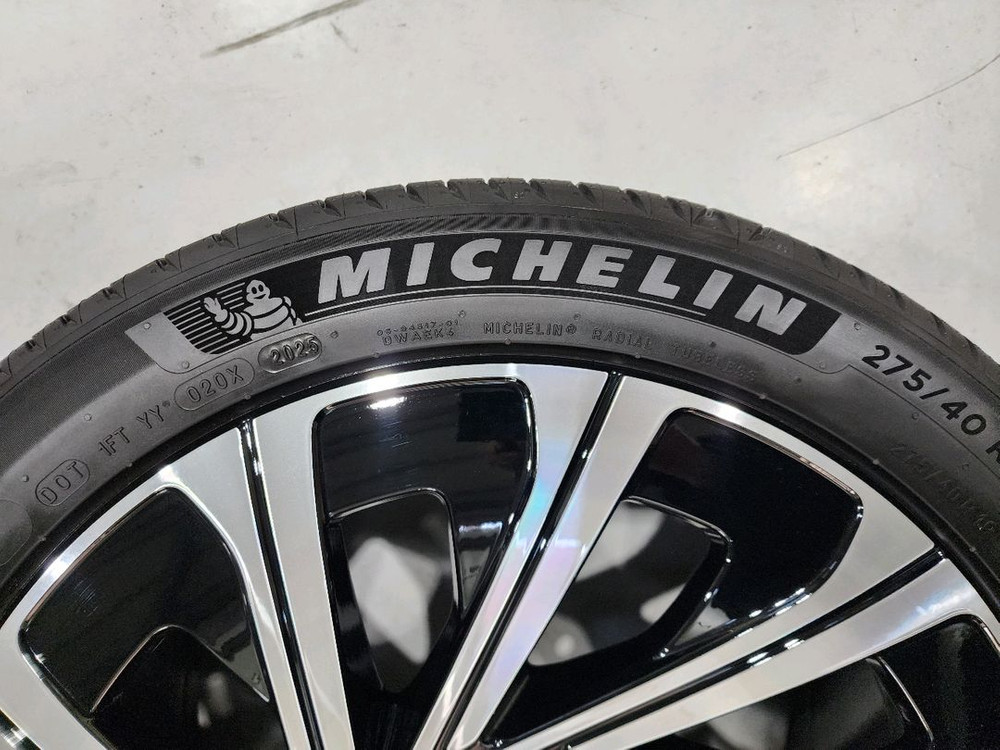 벤츠 W214 E300 익스클루시브 19인치 휠타이어, 미쉐린타이어 이미지