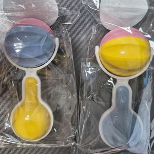 아기 딸랑이 2개