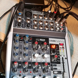 베링거 XENYX QX1002USB 오디오 믹서