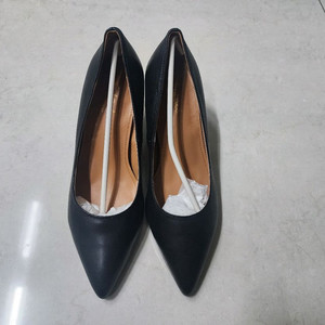 포멜카멜라 여성 양가죽구두 새거 235사이즈 블랙 새거팔아요