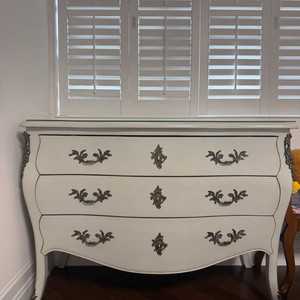 몽티니 파리스 앤틱 협탁