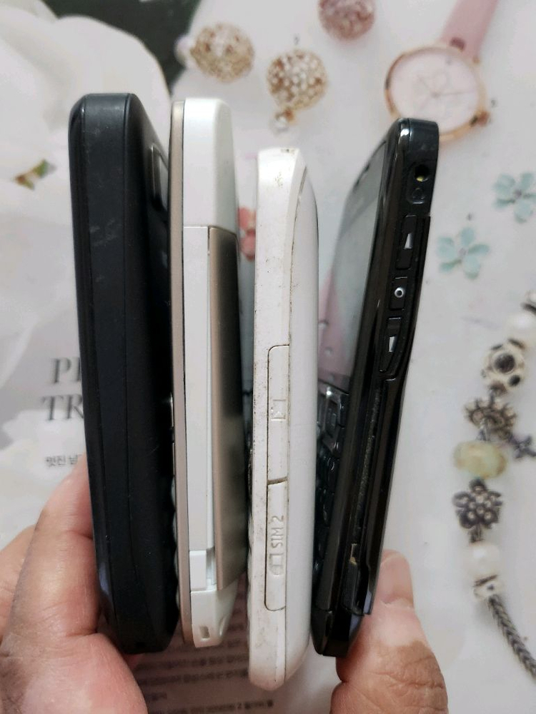 올드폰 노키아 E-71 등 레트로폰 희귀폰 이미지