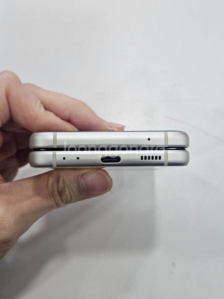 갤럭시Z플립3 크림 256GB 가성비폰--4