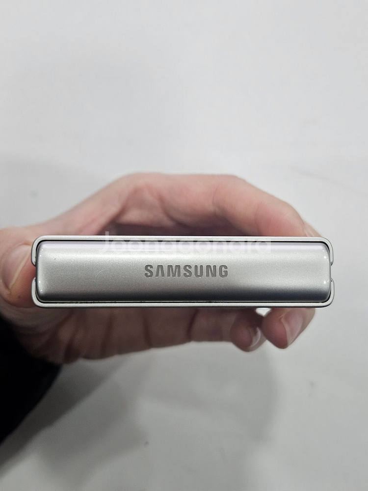 갤럭시Z플립3 크림 256GB 가성비폰--3