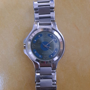 이니스프리 메탈 쿼츠 시계. 남성 여성