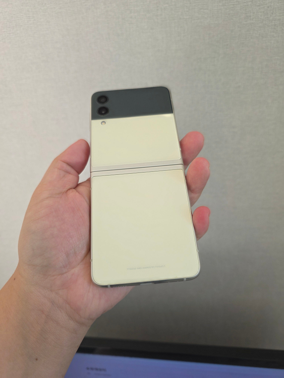 갤럭시 Z플립3 크림 256기가 A급 팔아요--1